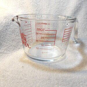BETTY CROCKER ~~~ 4 Cup Clear Glass, Easy to Read MEASURING CUP ~~~
